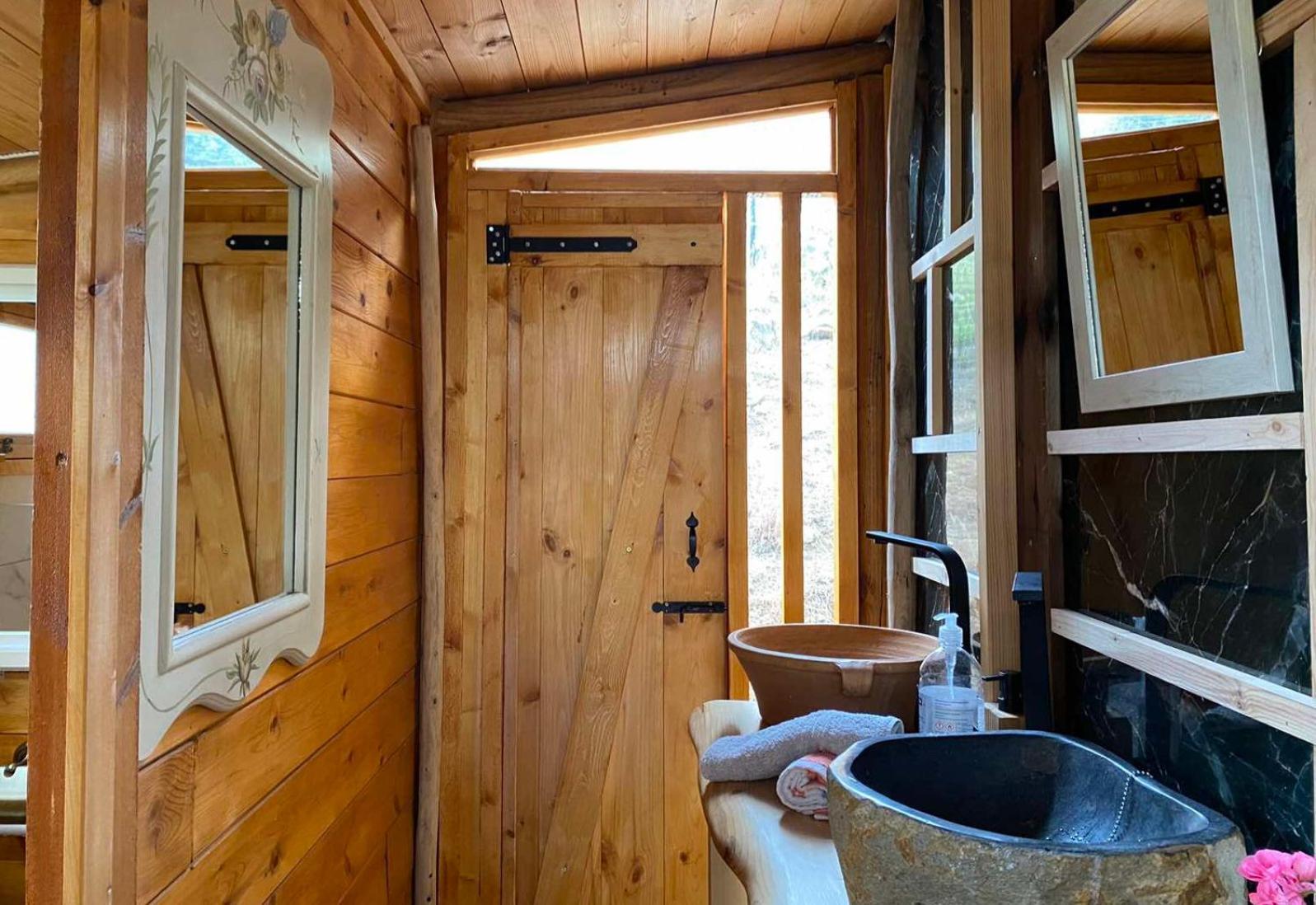 Wooden House At The Mountain-Private Vendégház Paránimfi Kültér fotó